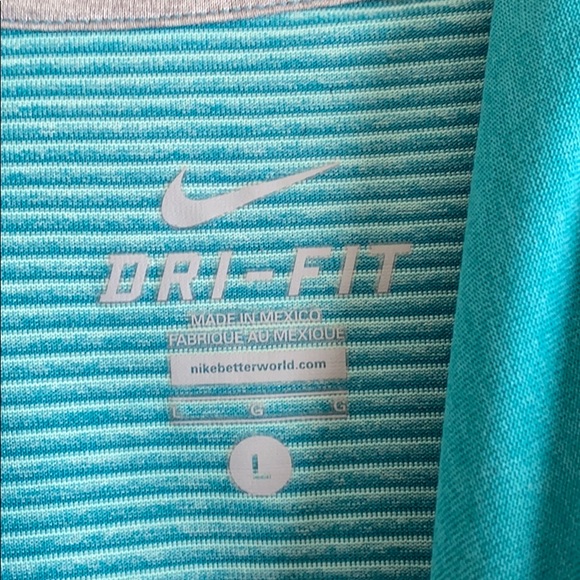 Nike lightweight hoodie - Picture 2 of 3